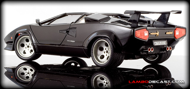 Lamborghini Countach Quattrovalvole by Bburago