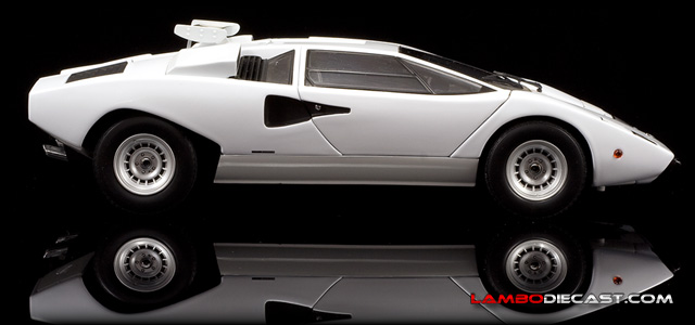 Lamborghini Countach LP400 heading