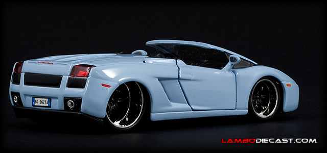  series in 1 32 scale the baby blue Lamborghini Gallardo Spyder 