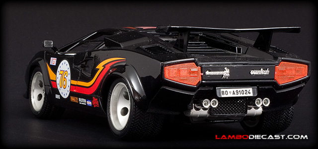 Lamborghini Countach Quattrovalvole by Bburago