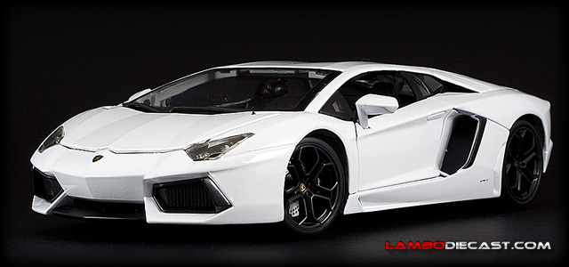 Lamborghini Aventador LP700-4 by Bburago