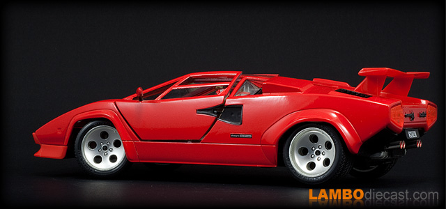 Lamborghini Countach Quattrovalvole by Bburago