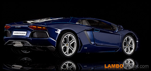 Lamborghini Aventador LP700-4 by Bburago