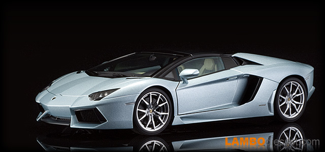 Lamborghini Aventador LP700-4 Roadster by AUTOart