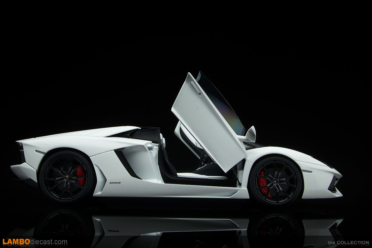 AUTOART LAMBORGHINI AVENTADOR LP700-4 WHITE SCALE 1:18 WITH COA LIMITED  EDITION