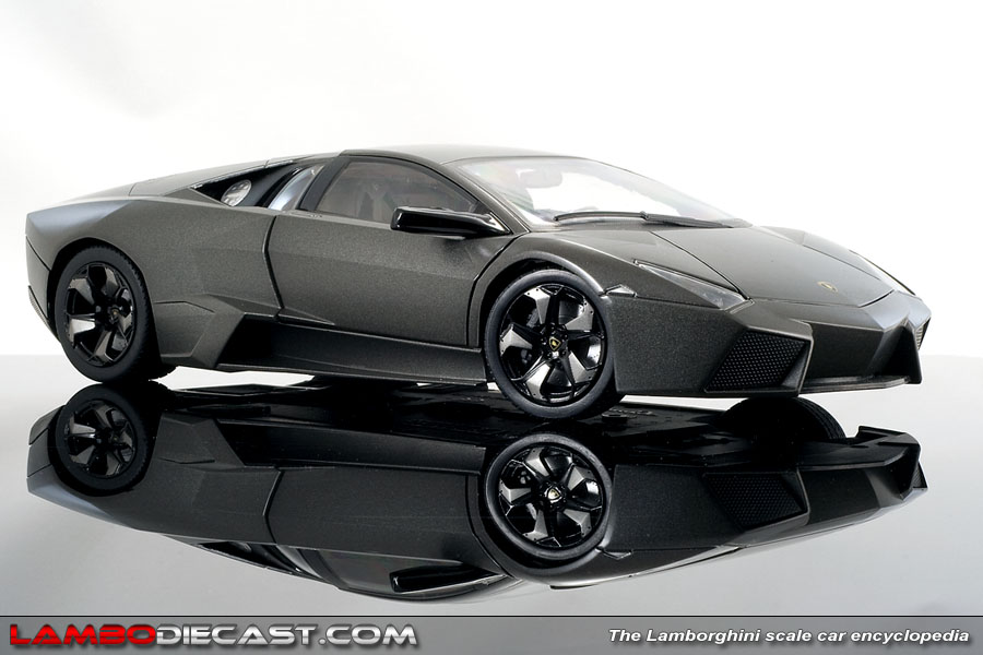The 1/18 Lamborghini Reventon from Mondo Motors, a review by