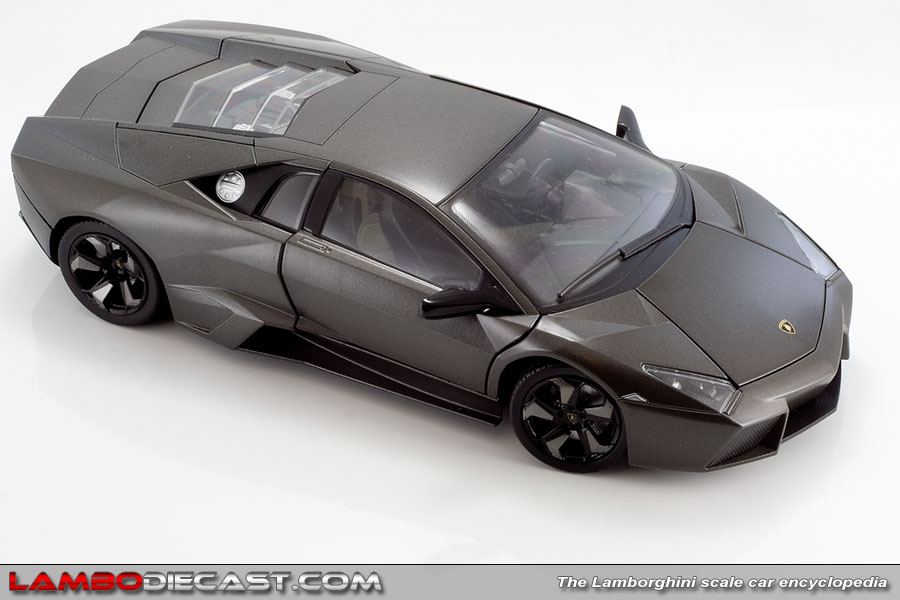 The 1/18 Lamborghini Reventon from Mondo Motors, a review by