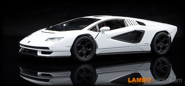 Lamborghini Countach LPI 800-4 by Kinsmart