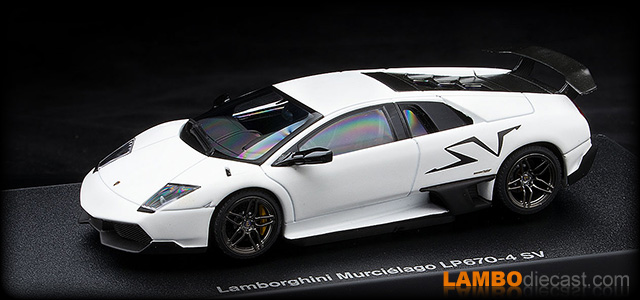 Lamborghini Murcielago LP670-4 SV by AUTOart