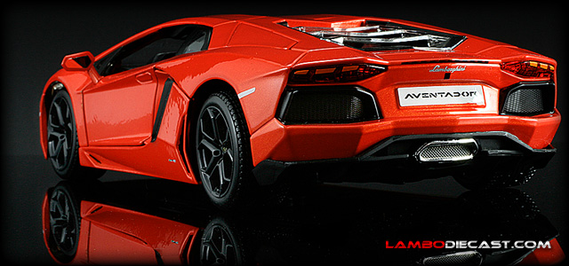 Phares et Feux de Route 405202 Jamara 405202-Street Kings Lamborghini Aventador LP700-4 Roadster Diecast 1:32 Orange-Moteur de rétraction Son réaliste 