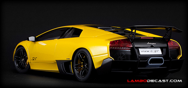 Lamborghini Murcielago LP670-4 SV by AUTOart