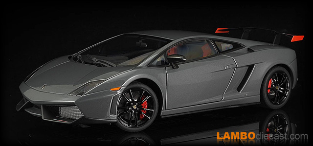The 1/18 Lamborghini Gallardo Super Trofeo Stradale from AUTOart, a review  by 